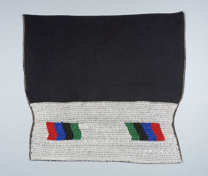 Apron worn by married women over isidwaba (utshodo)